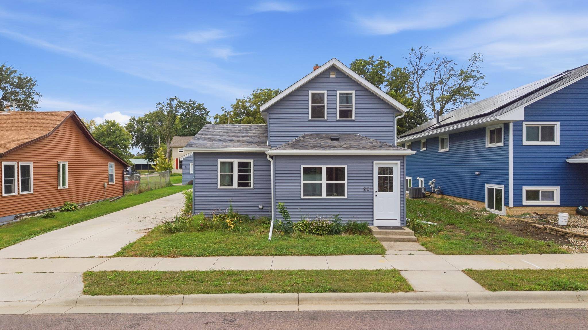 221 S Lincoln ST, Lake Crystal, MN 56055
