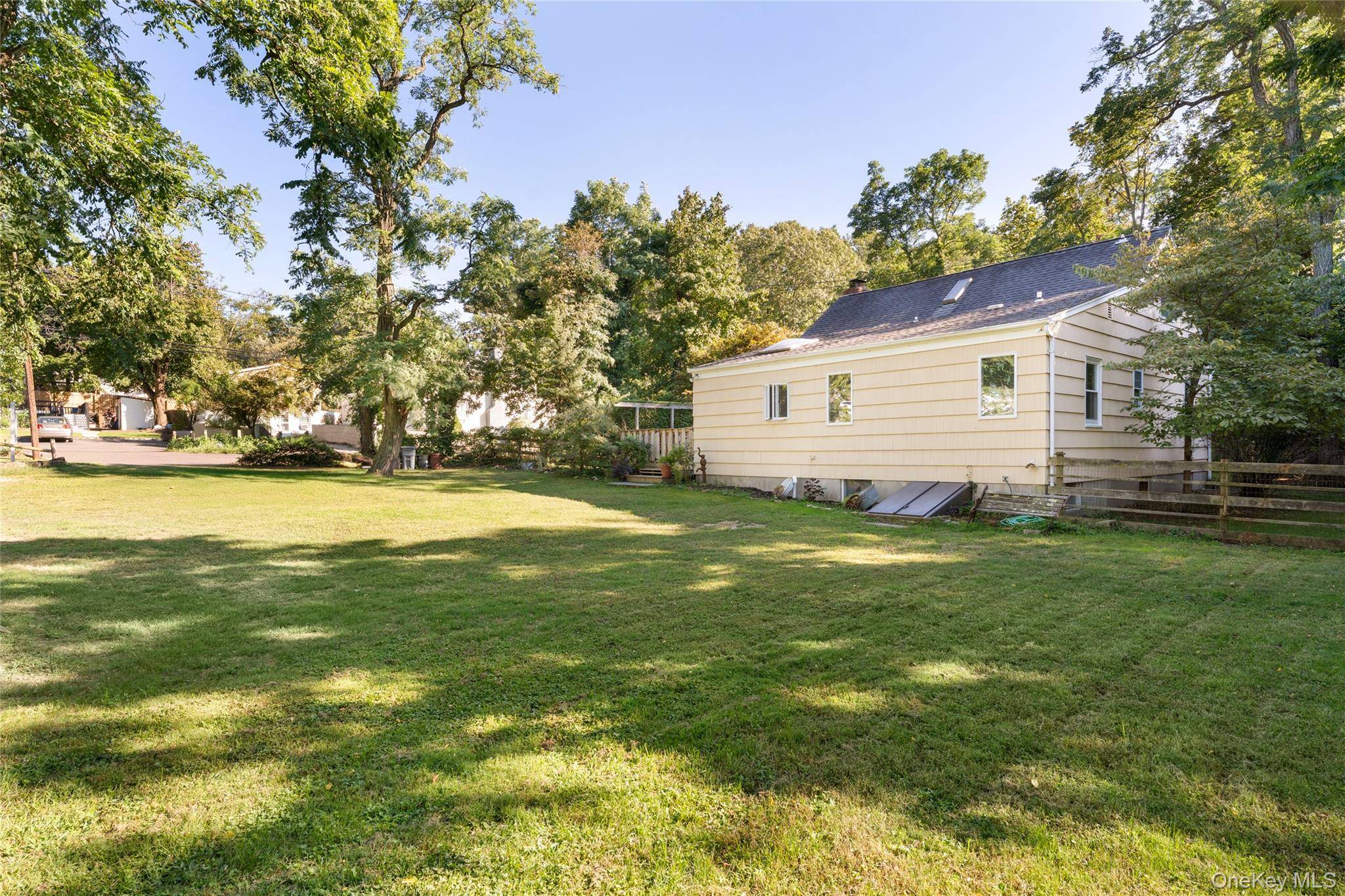 4 Acacia RD, Rocky Point, NY 11778