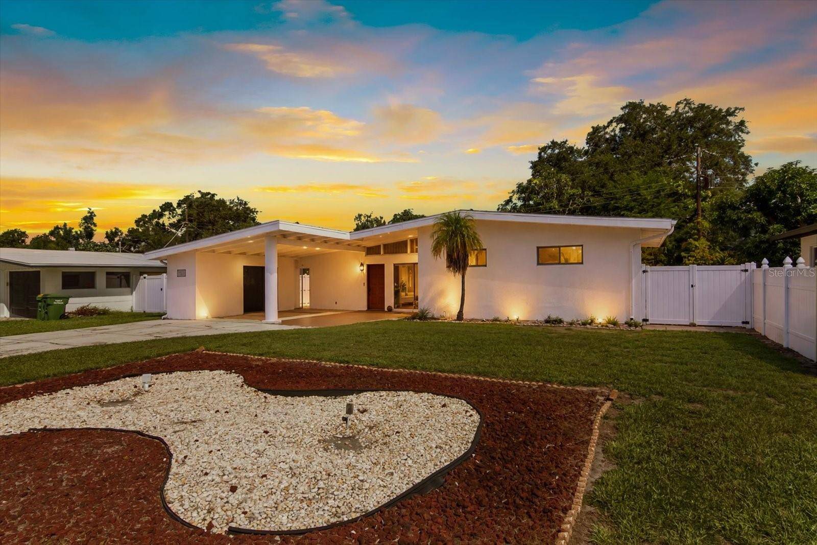 2921 WOOD ST, Sarasota, FL 34237