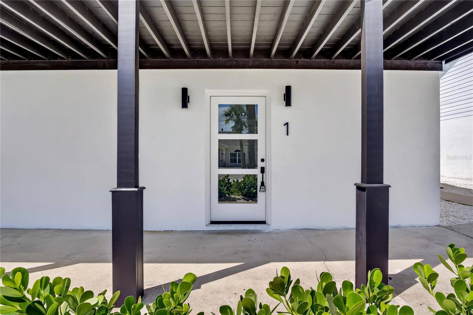 1 WATTS DR, New Smyrna Beach, FL 32169