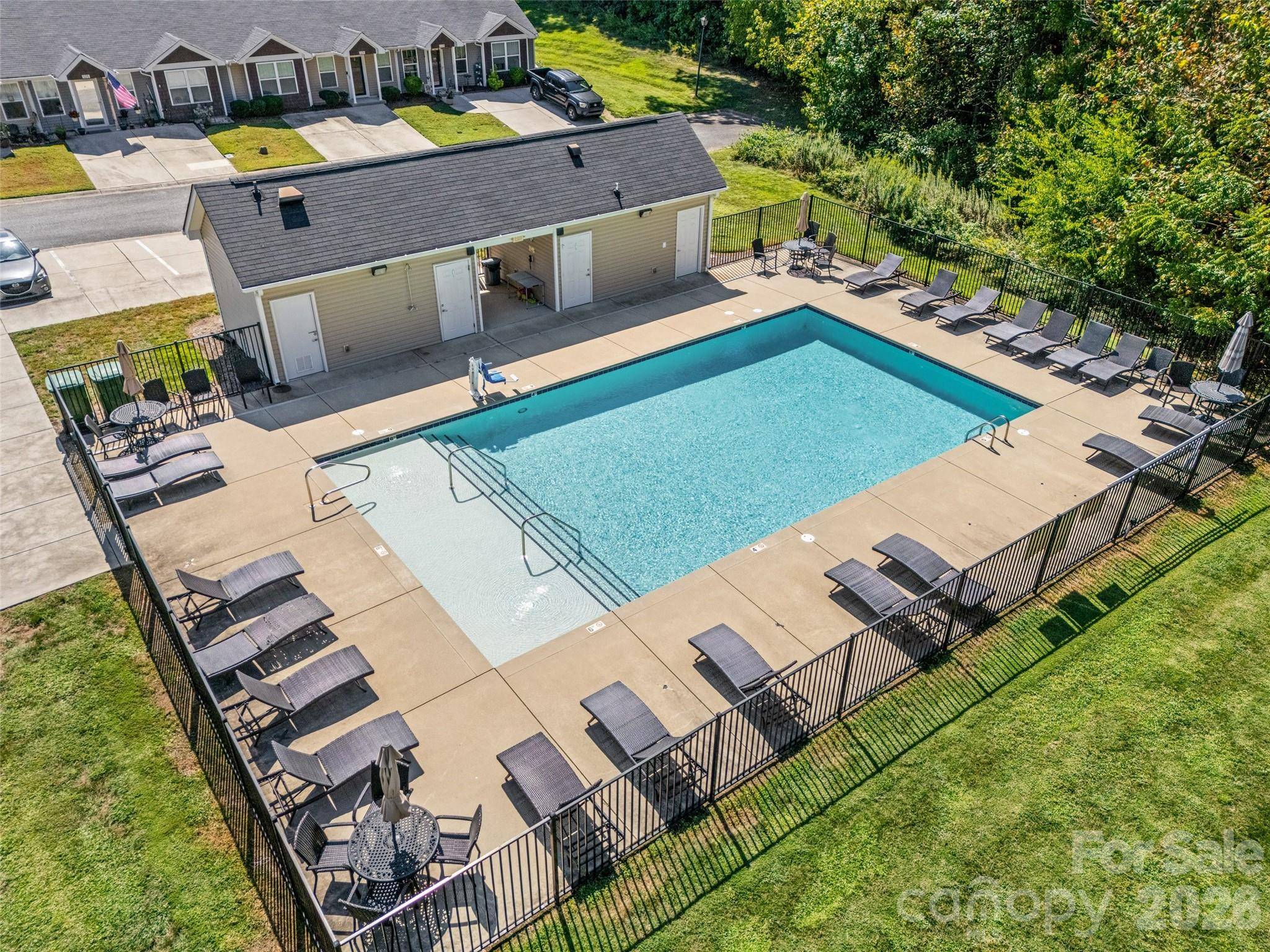100 N Canyon Ridge DR, Mount Holly, NC 28120