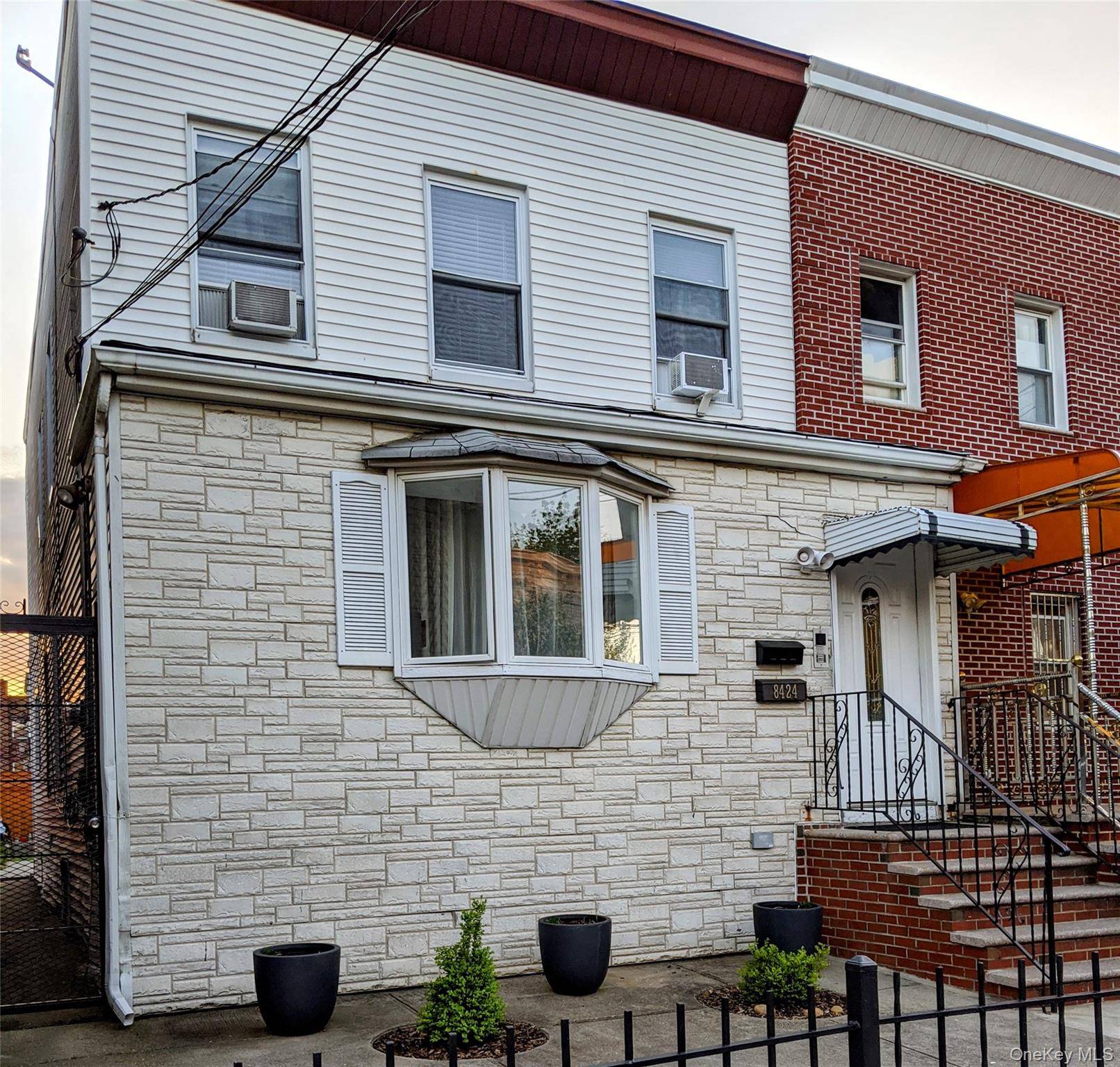 8424 129th ST, Kew Gardens, NY 11415