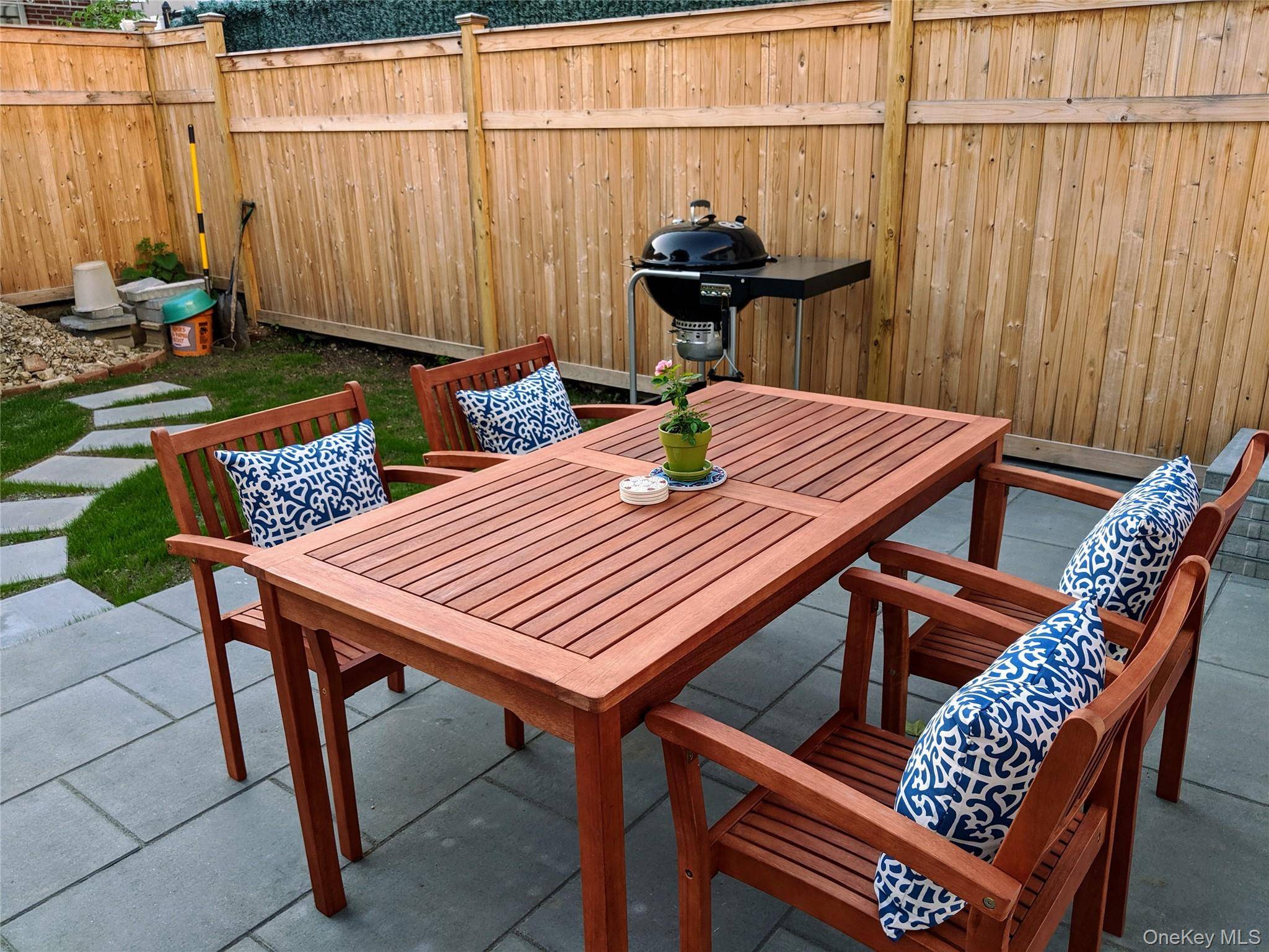 8424 129th ST, Kew Gardens, NY 11415