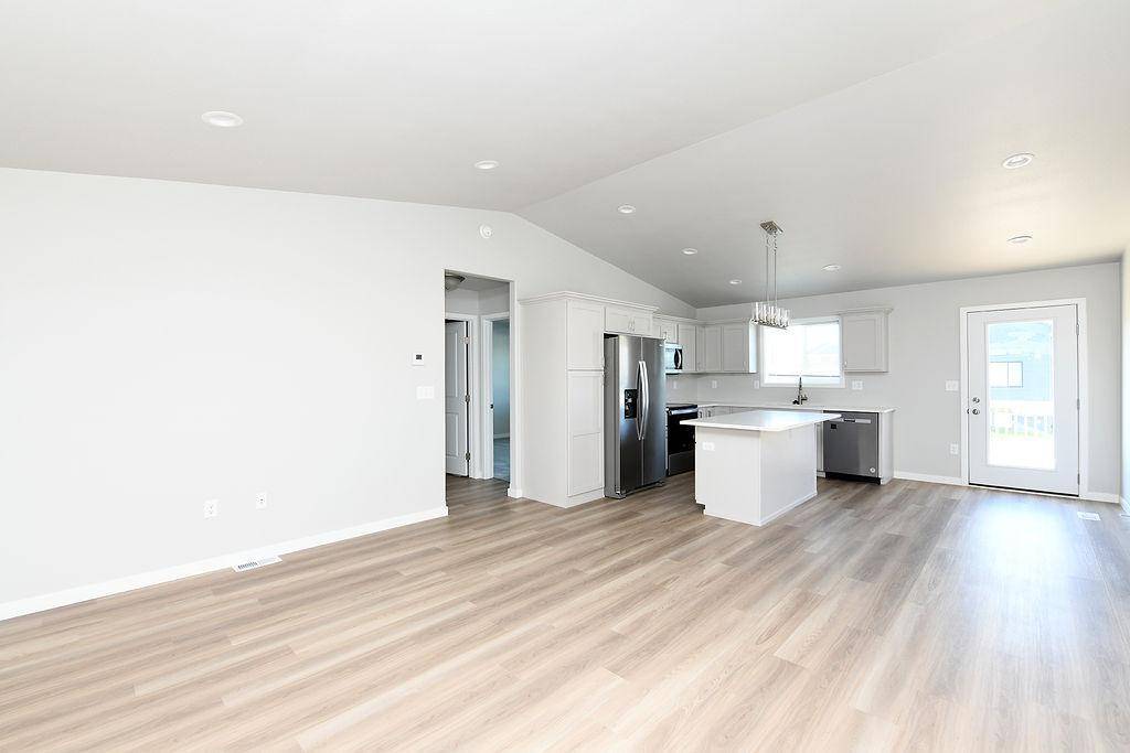 1143 60th AVE W, West Fargo, ND 58078