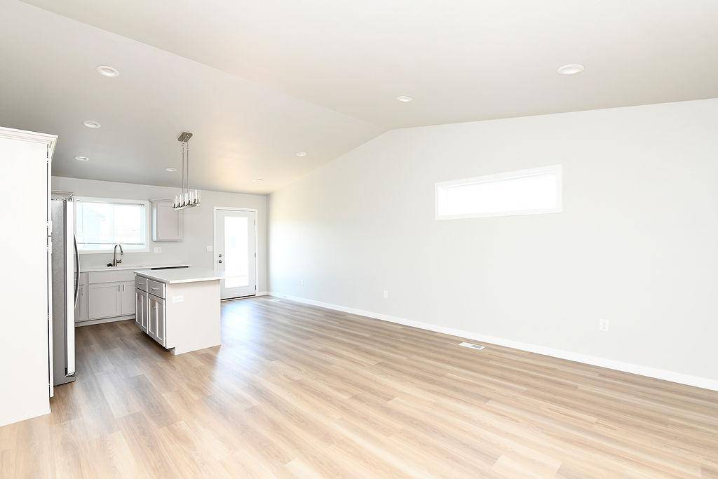 1143 60th AVE W, West Fargo, ND 58078
