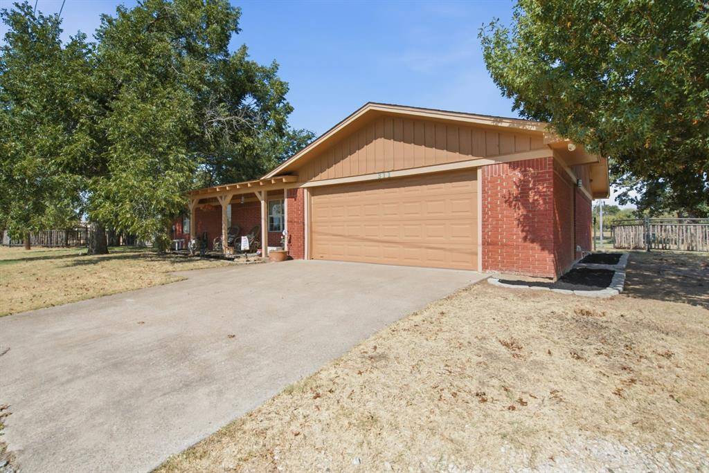 311 Dennis Road, Lipan, TX 76462