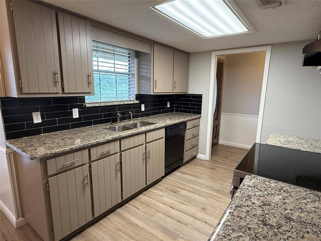 5912 Pleasant Hill Drive, Arlington, TX 76016