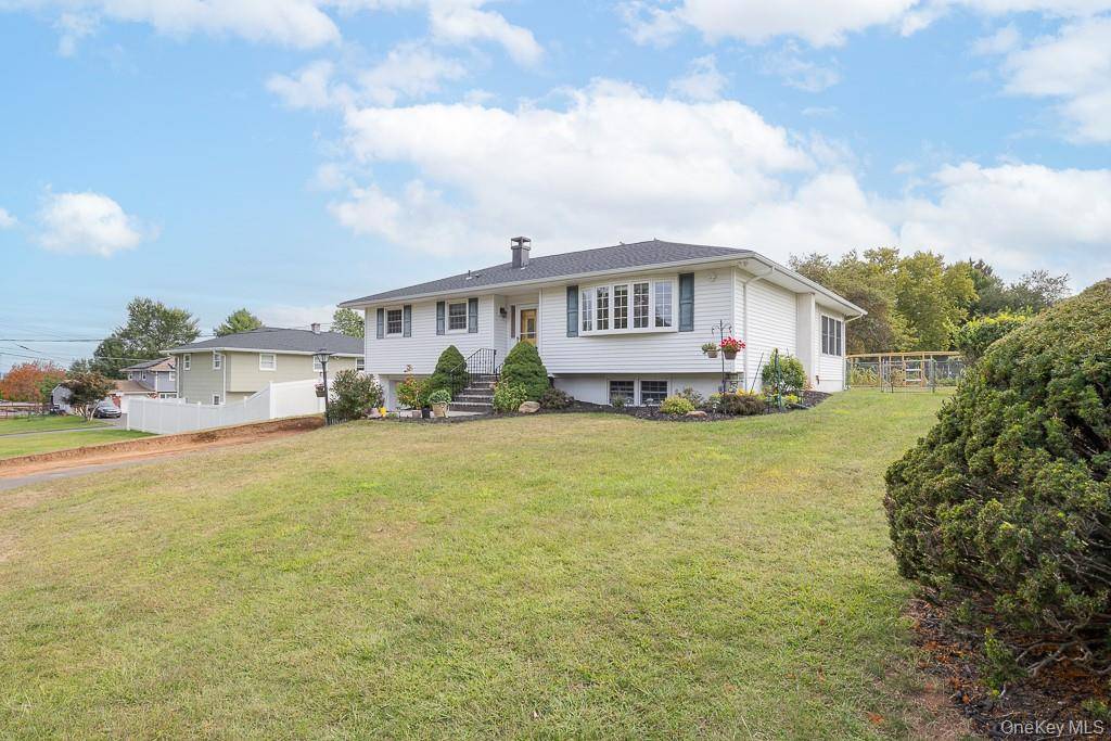 18 De Halve Maen DR, Stony Point, NY 10980