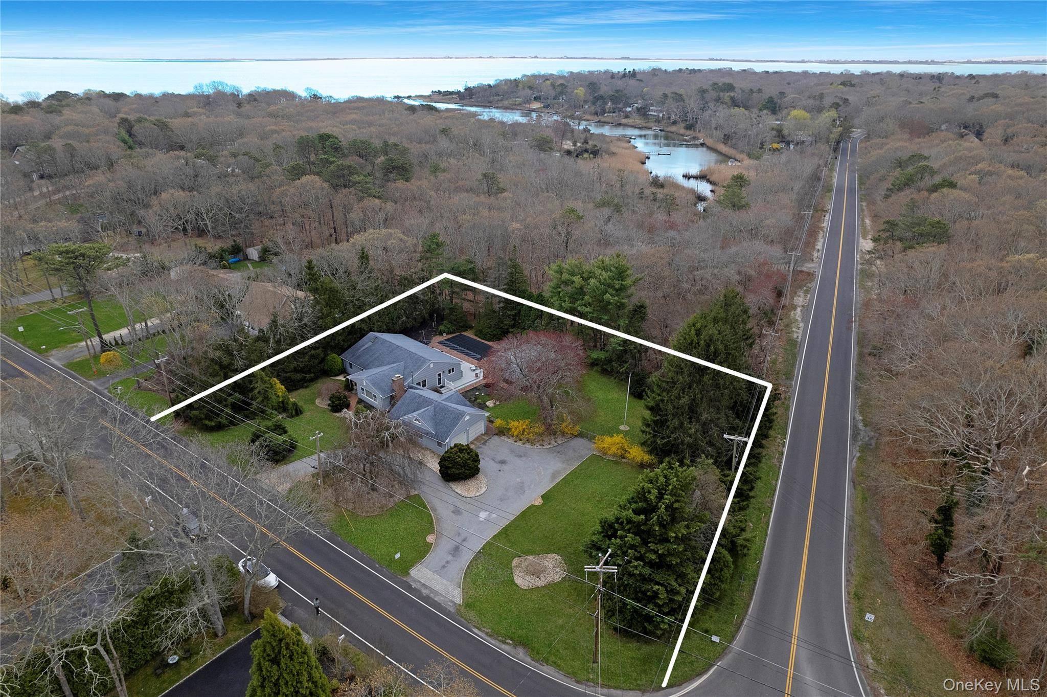 25 Squires AVE, East Quogue, NY 11942