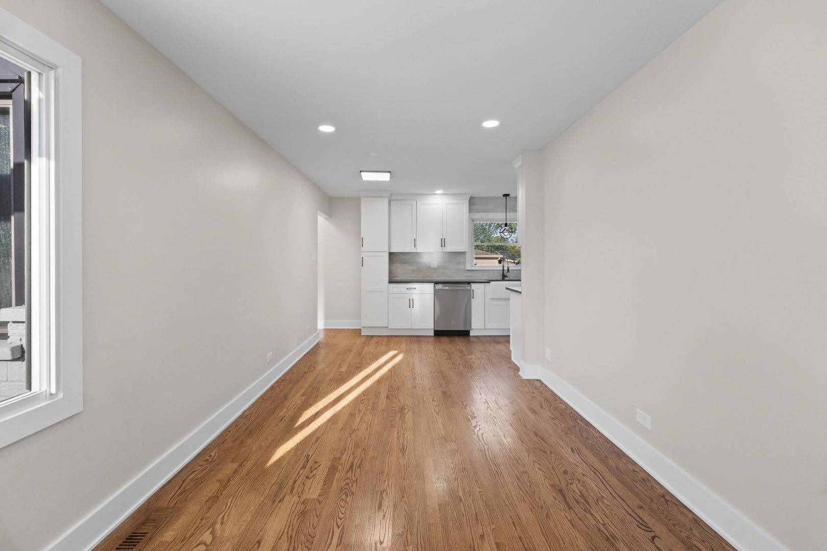 160 Lancaster LN, Des Plaines, IL 60018