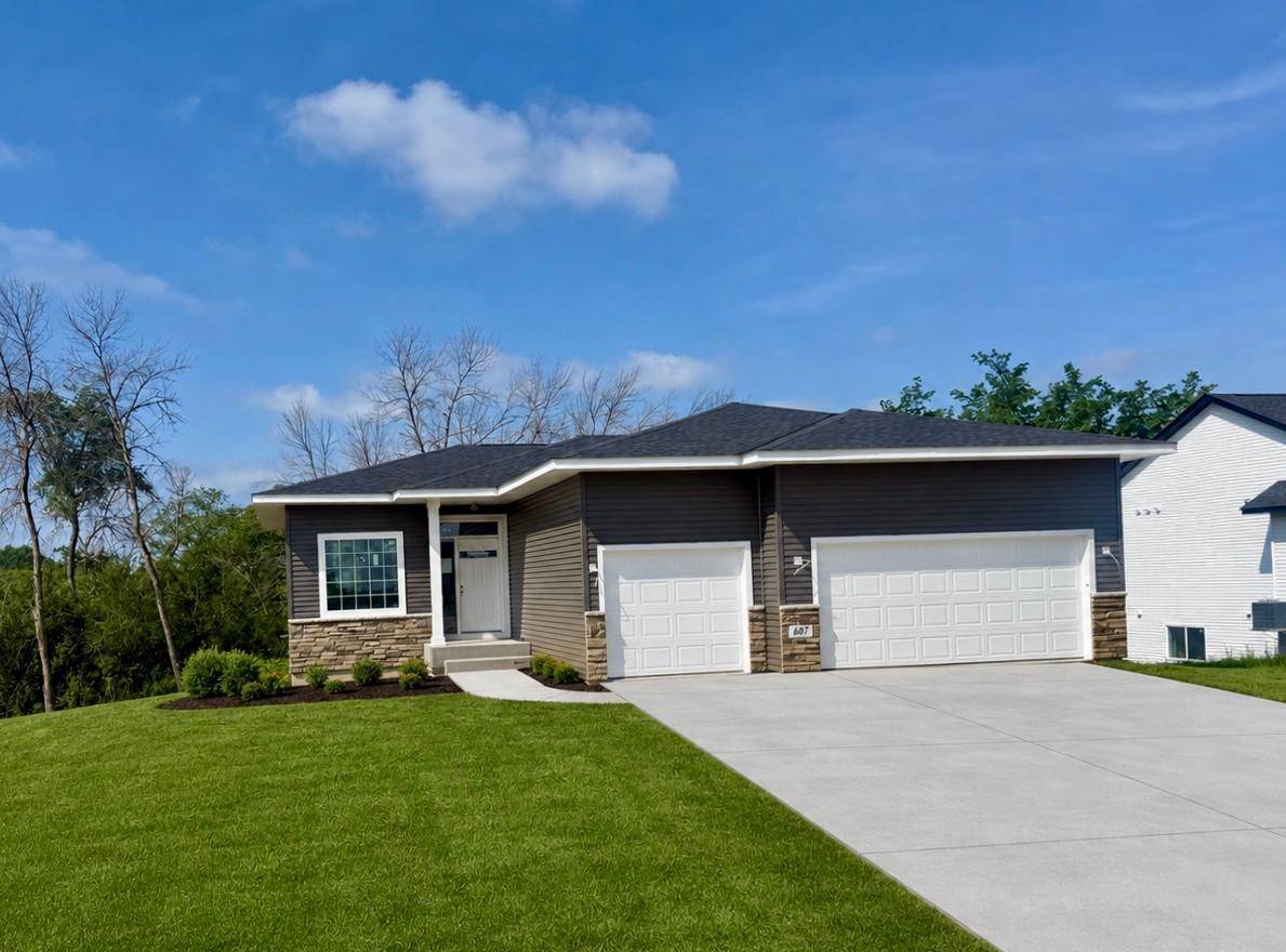 607 E 9th ST, Zumbrota, MN 55992