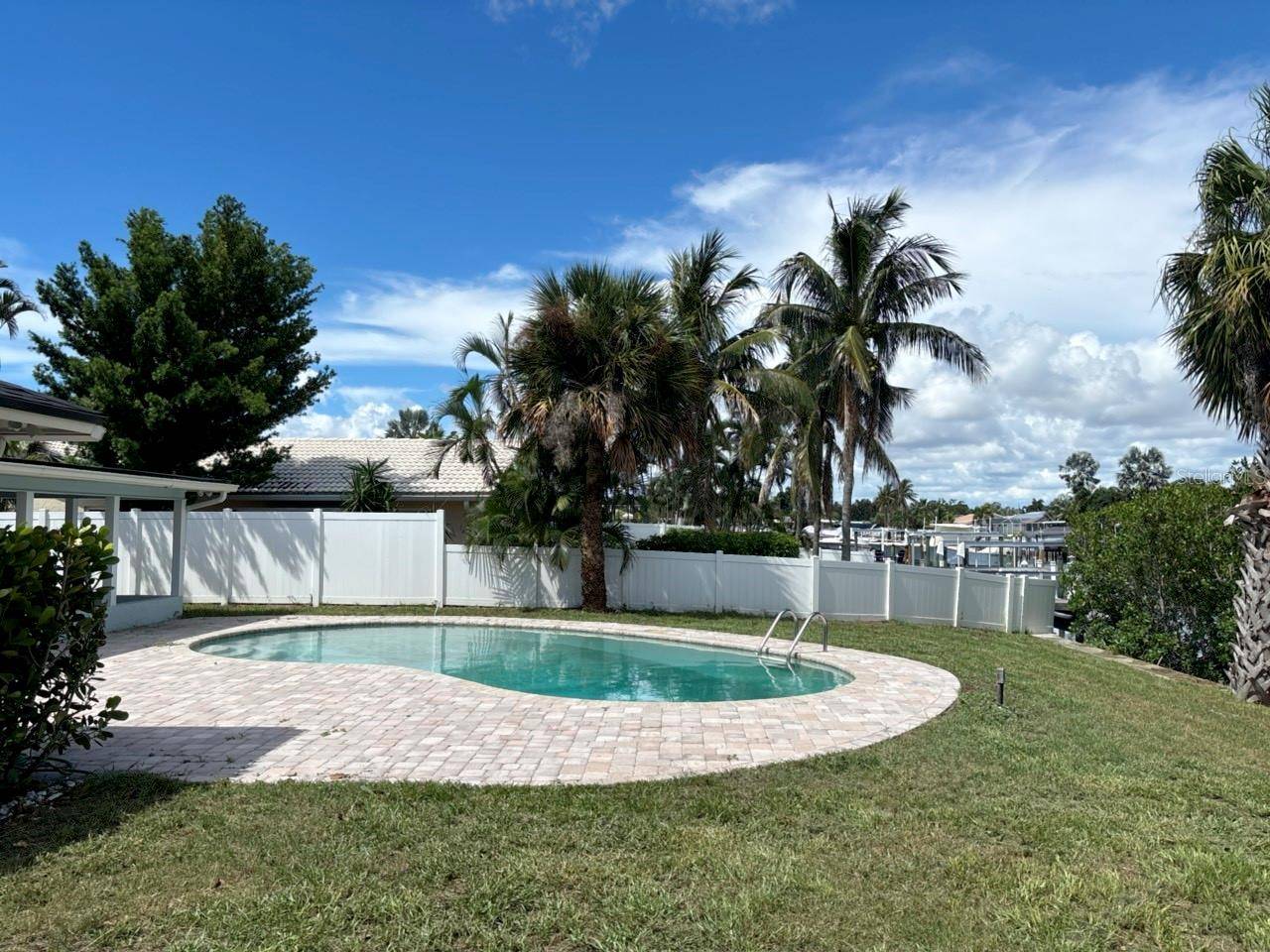 4568 40TH ST S, St Petersburg, FL 33711