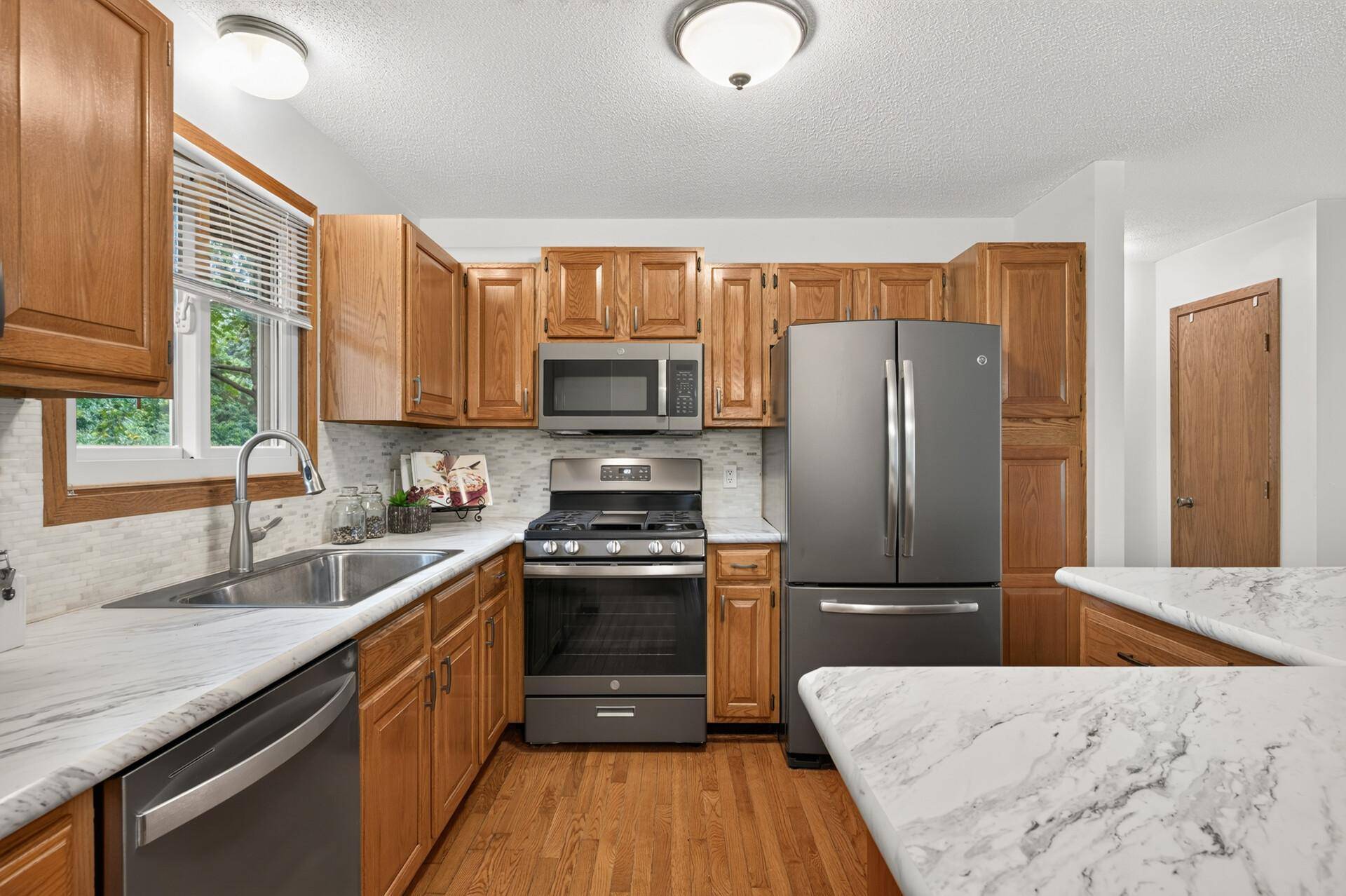 15918 Island View RD NW, Prior Lake, MN 55372