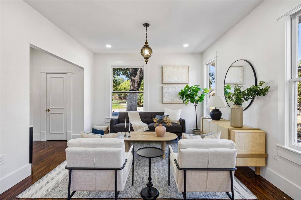 418 S Willomet Avenue, Dallas, TX 75208