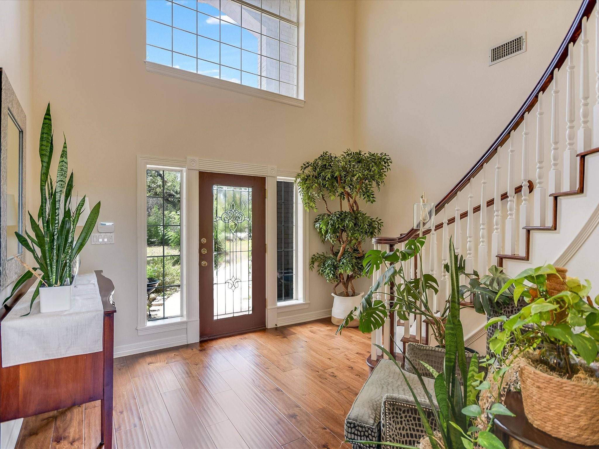 9104 Glenlake DR, Austin, TX 78730
