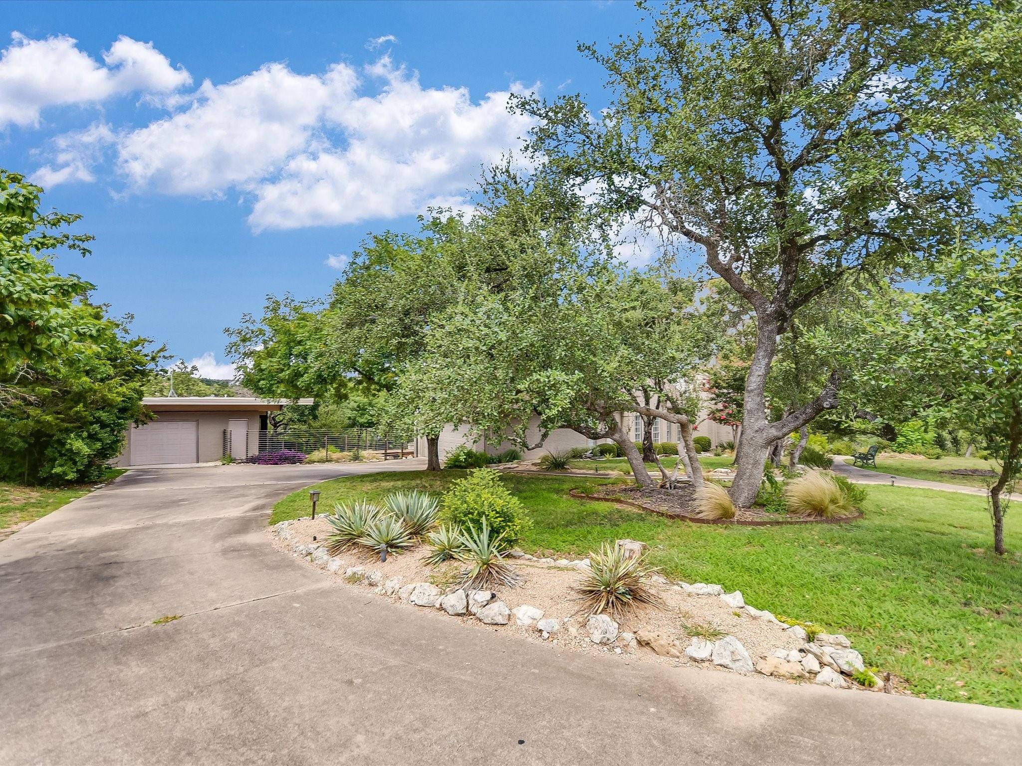 9104 Glenlake DR, Austin, TX 78730