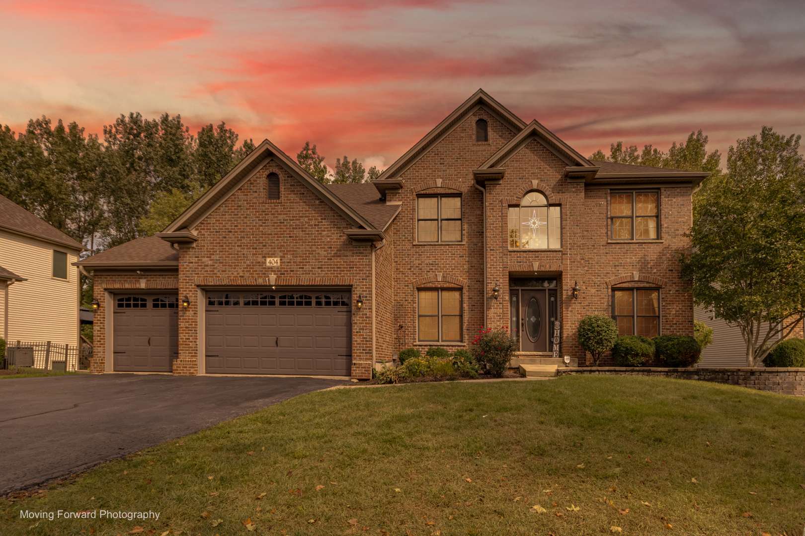 404 Heatherwood DR, Oswego, IL 60543