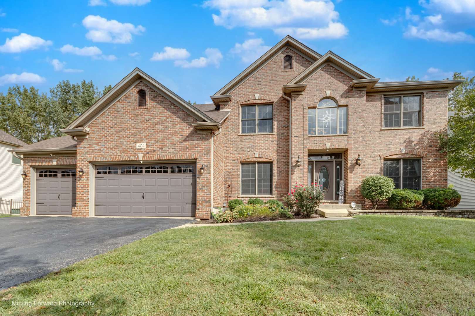404 Heatherwood DR, Oswego, IL 60543