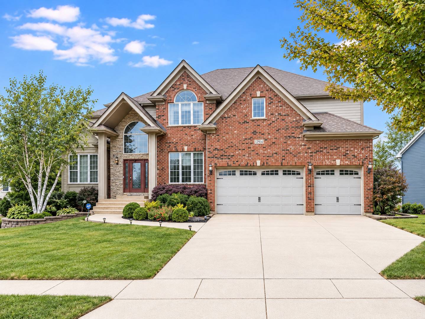 12914 Ridge Wood LN, Plainfield, IL 60585