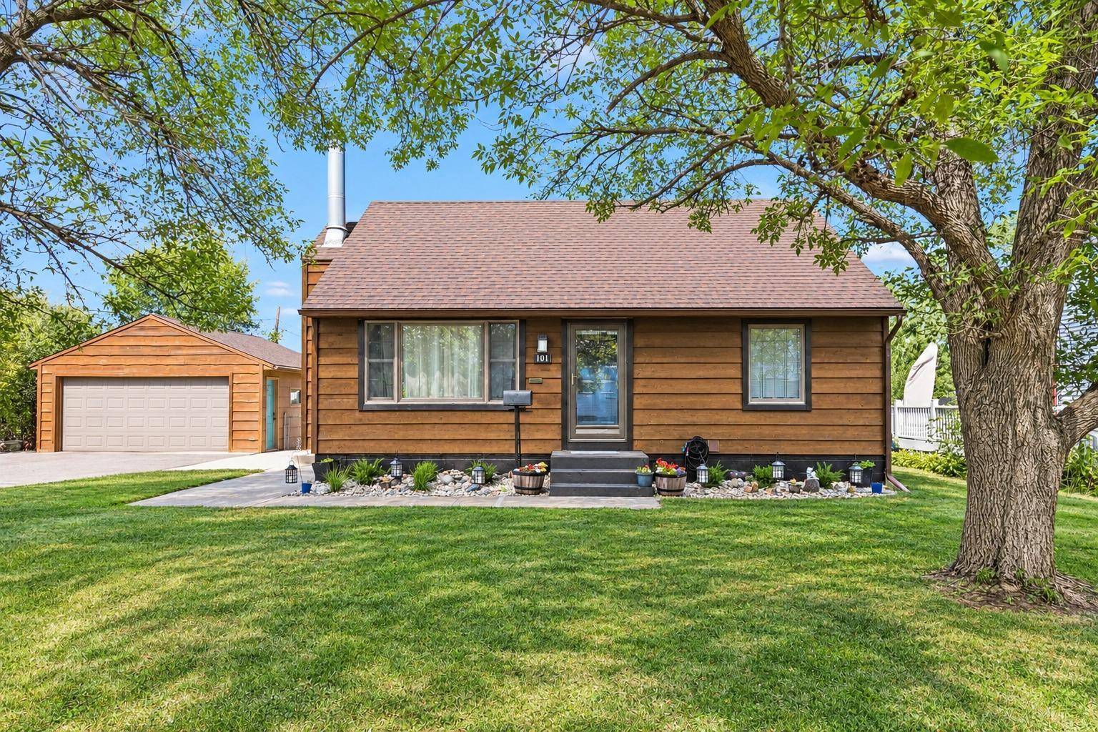 101 49th AVE NE, Fridley, MN 55421