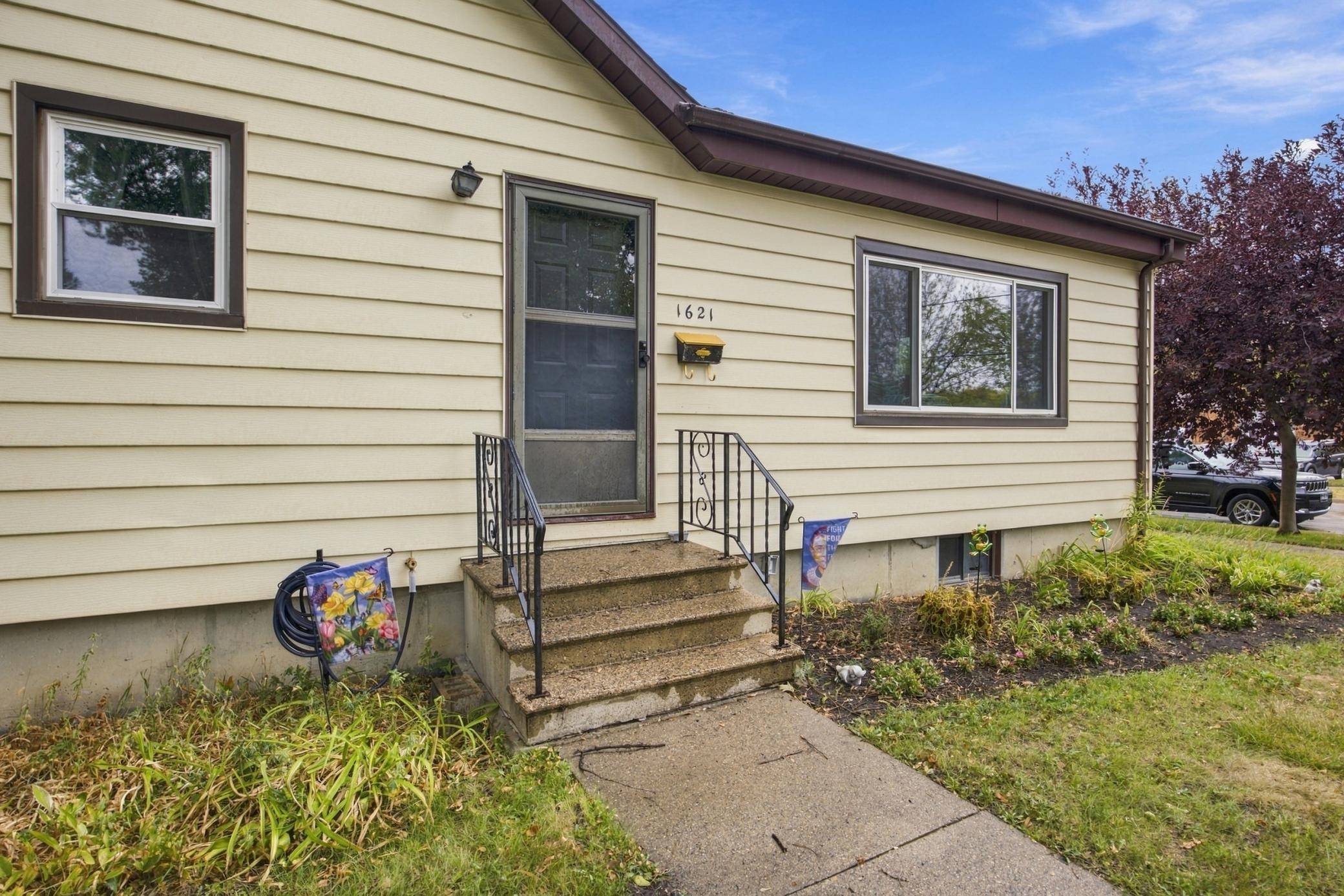 1621 12th AVE S, Fargo, ND 58103