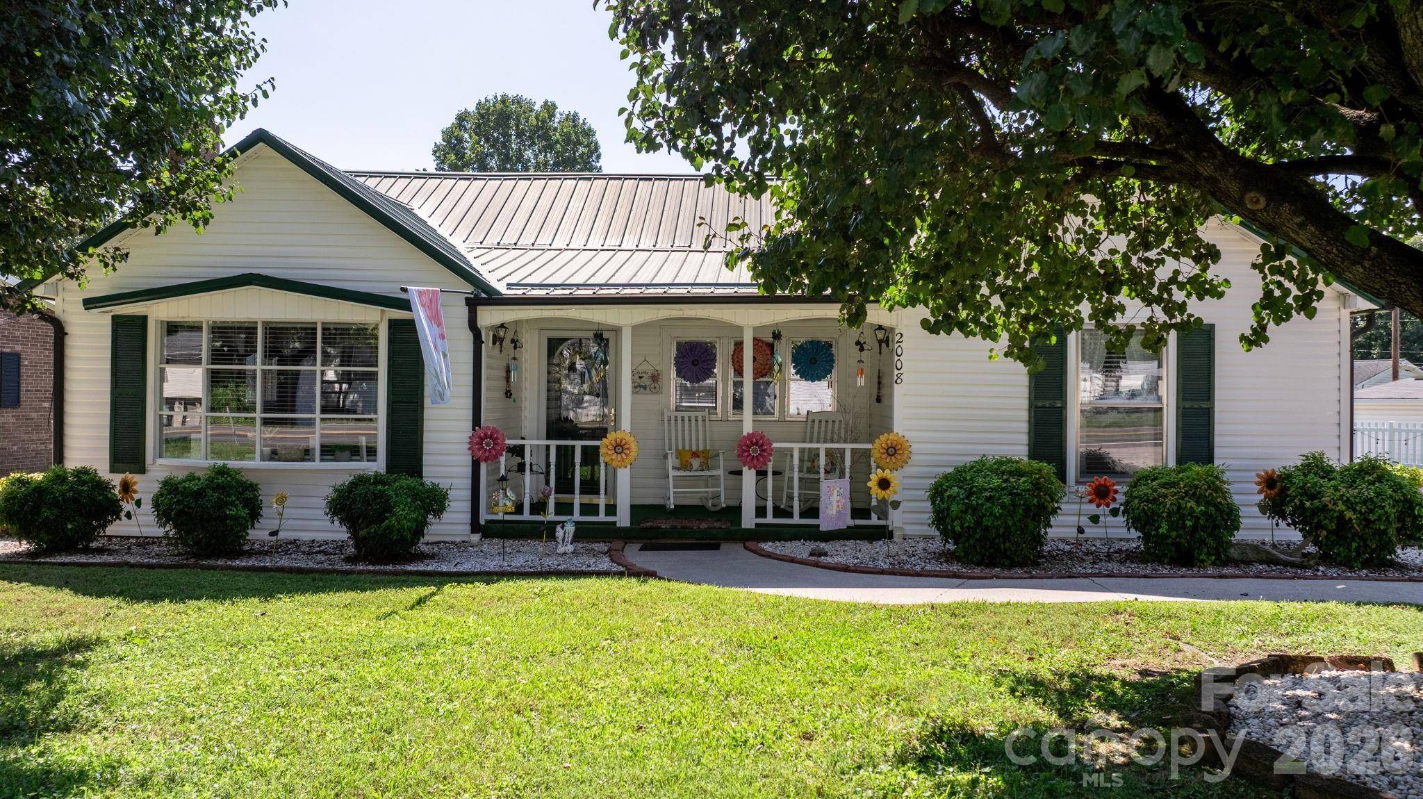 2008 Walt Arney RD, Lenoir, NC 28645