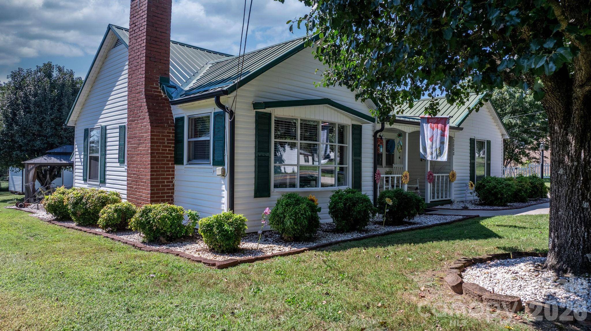 2008 Walt Arney RD, Lenoir, NC 28645