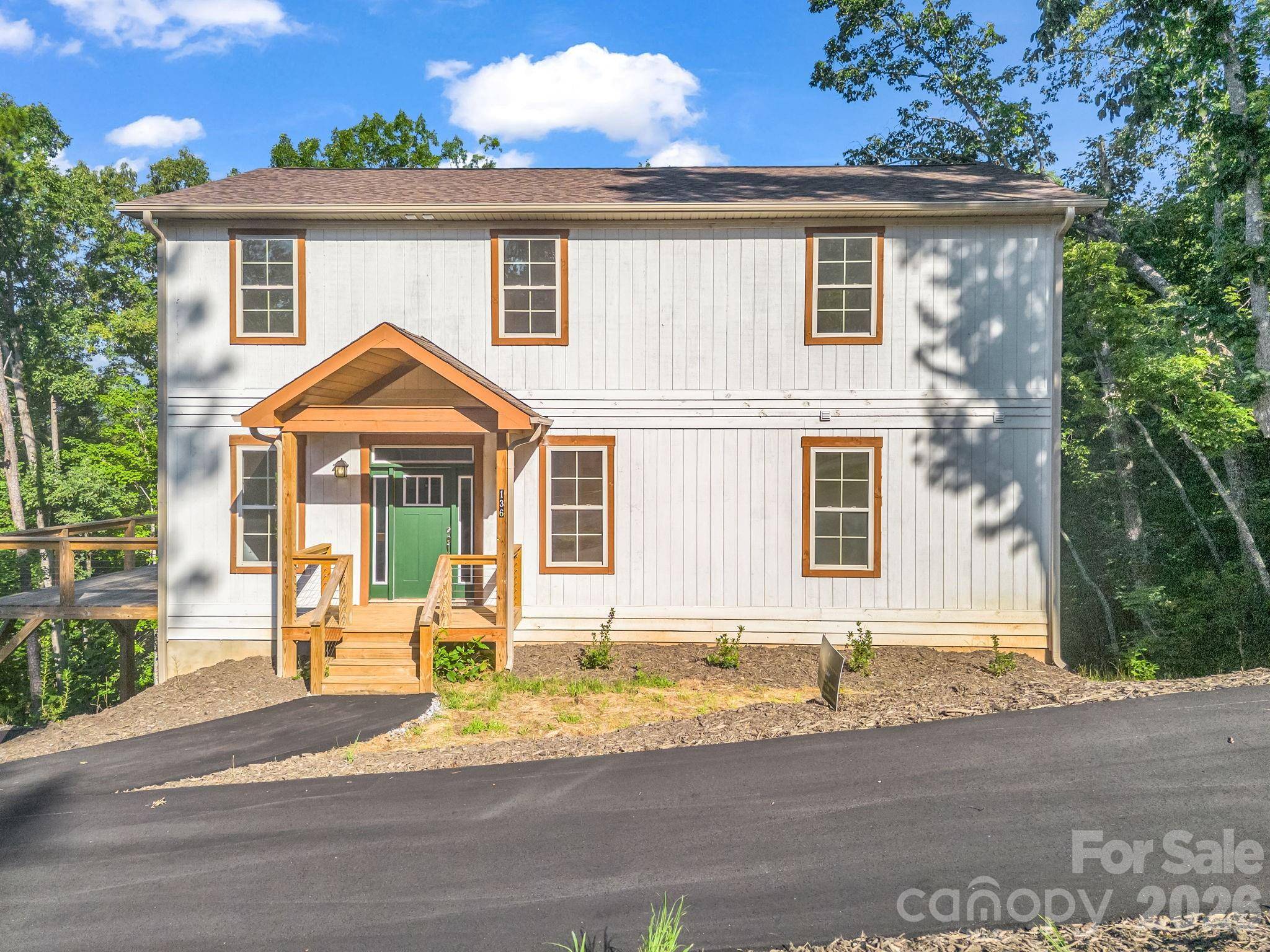 36 Pierpoint DR, Lake Lure, NC 28746