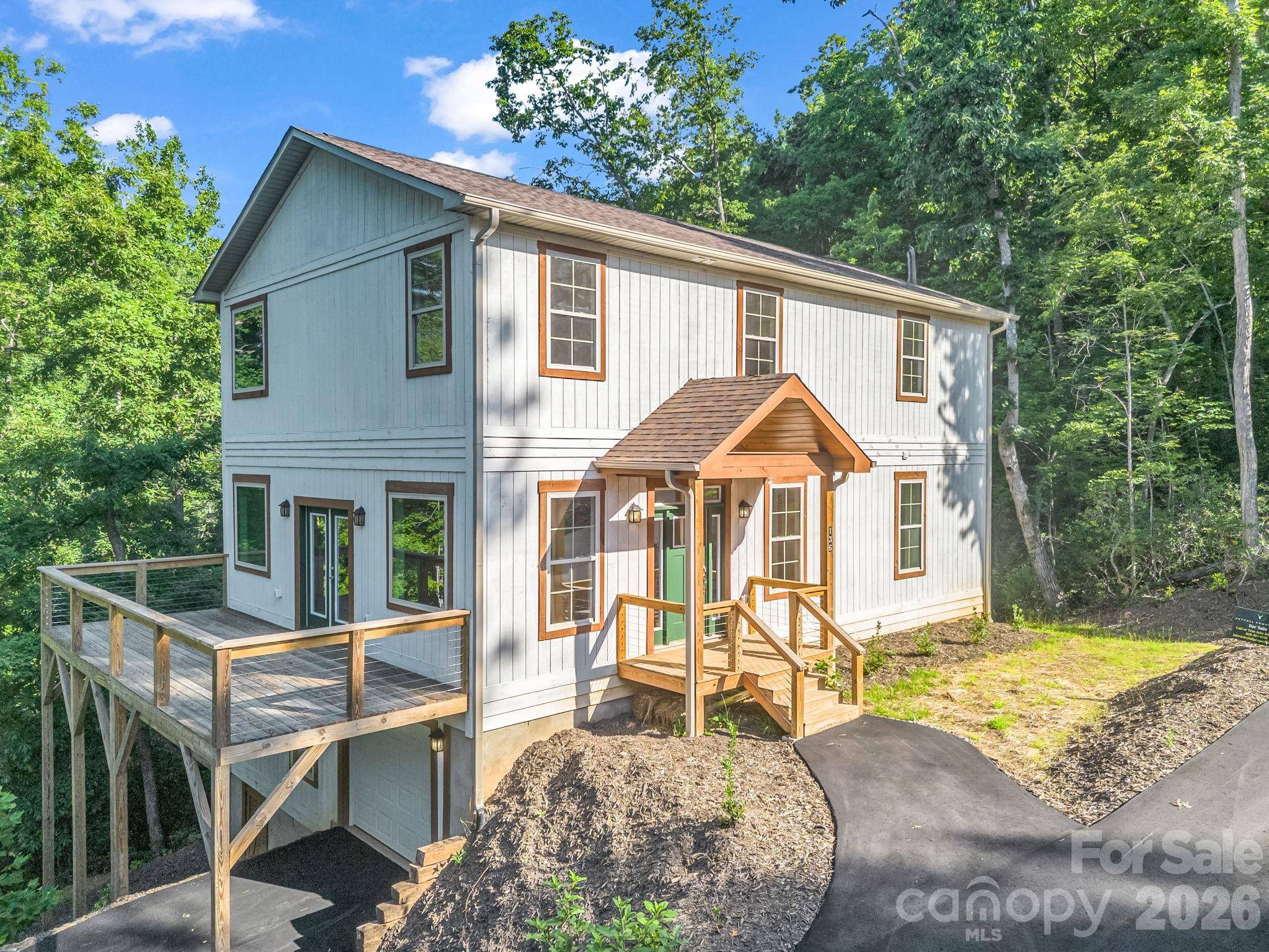 36 Pierpoint DR, Lake Lure, NC 28746