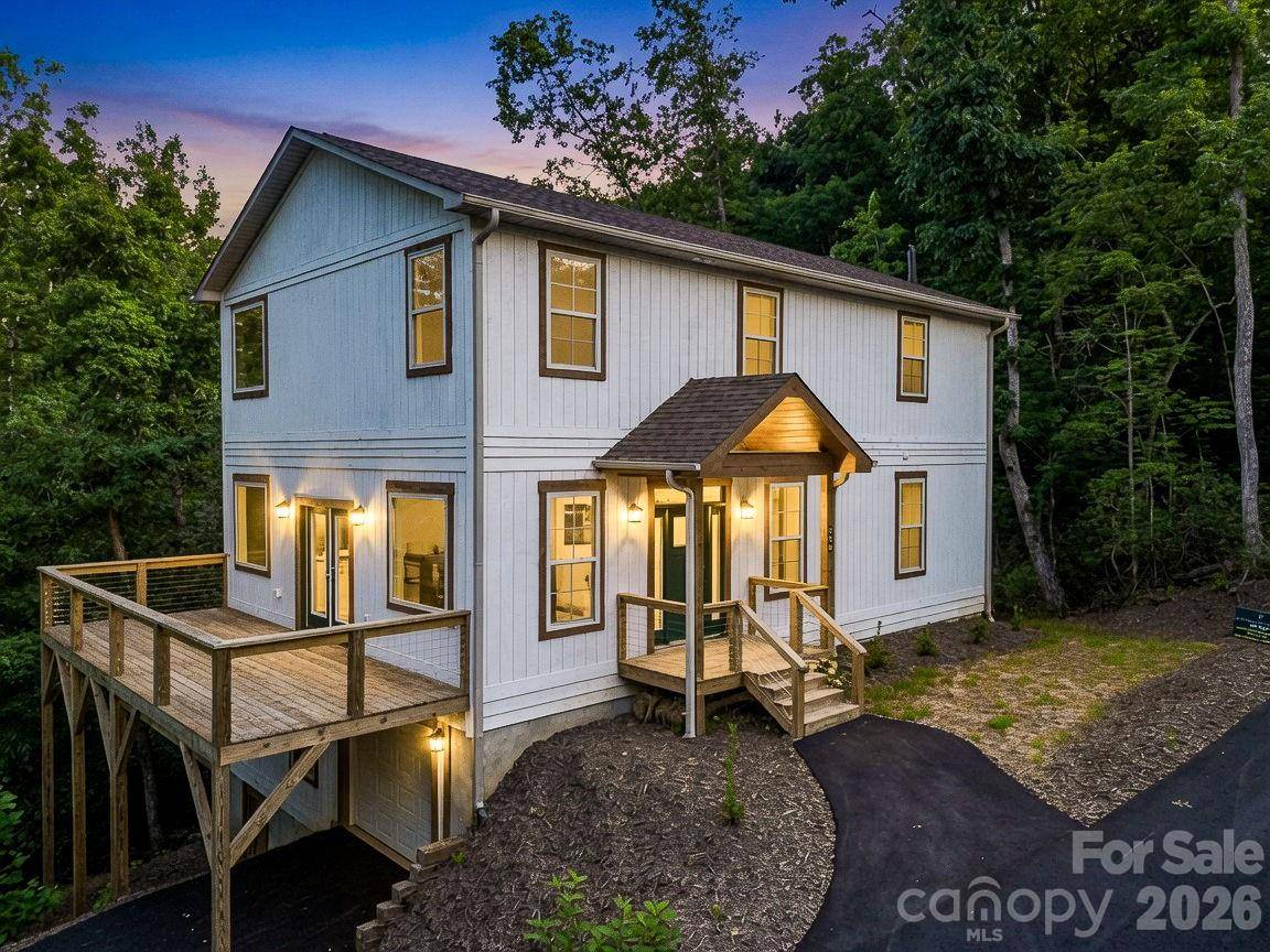 36 Pierpoint DR, Lake Lure, NC 28746