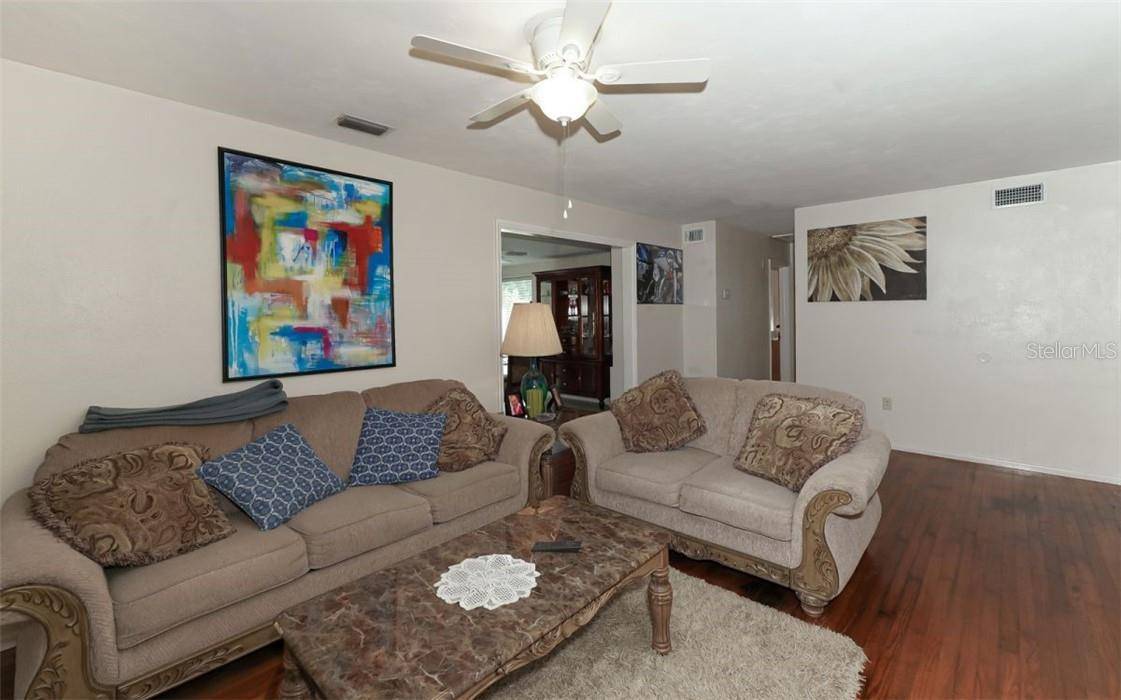2141 SUNNYSIDE LN, Sarasota, FL 34239