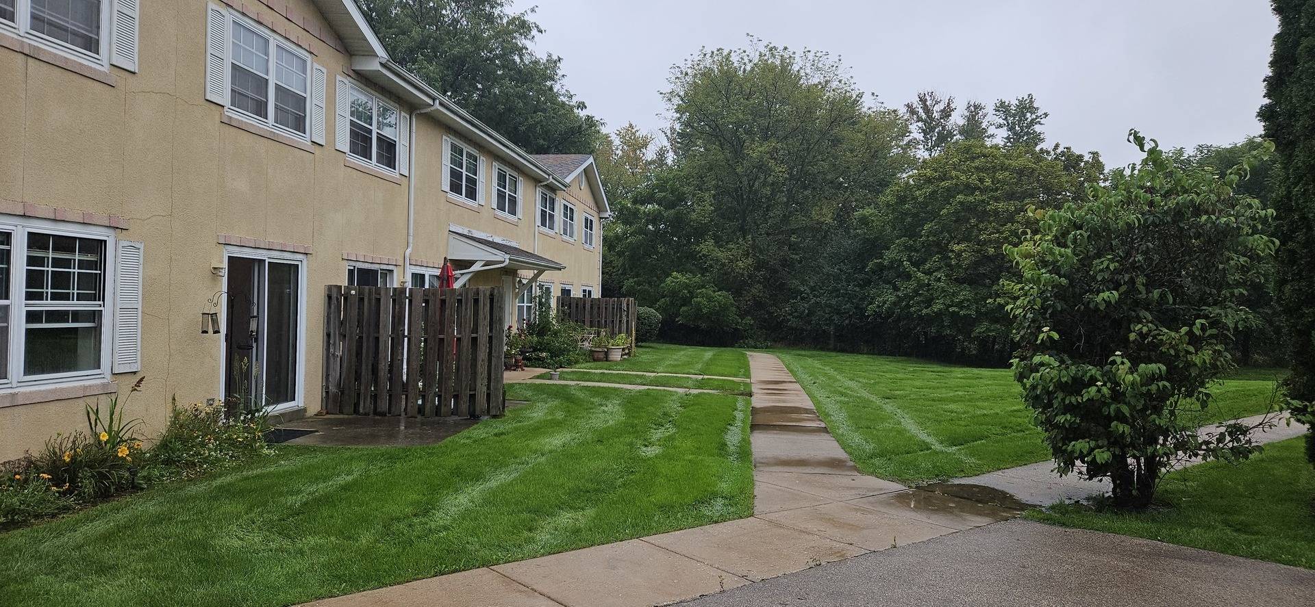 1142 GREENWOOD CIR, Woodstock, IL 60098