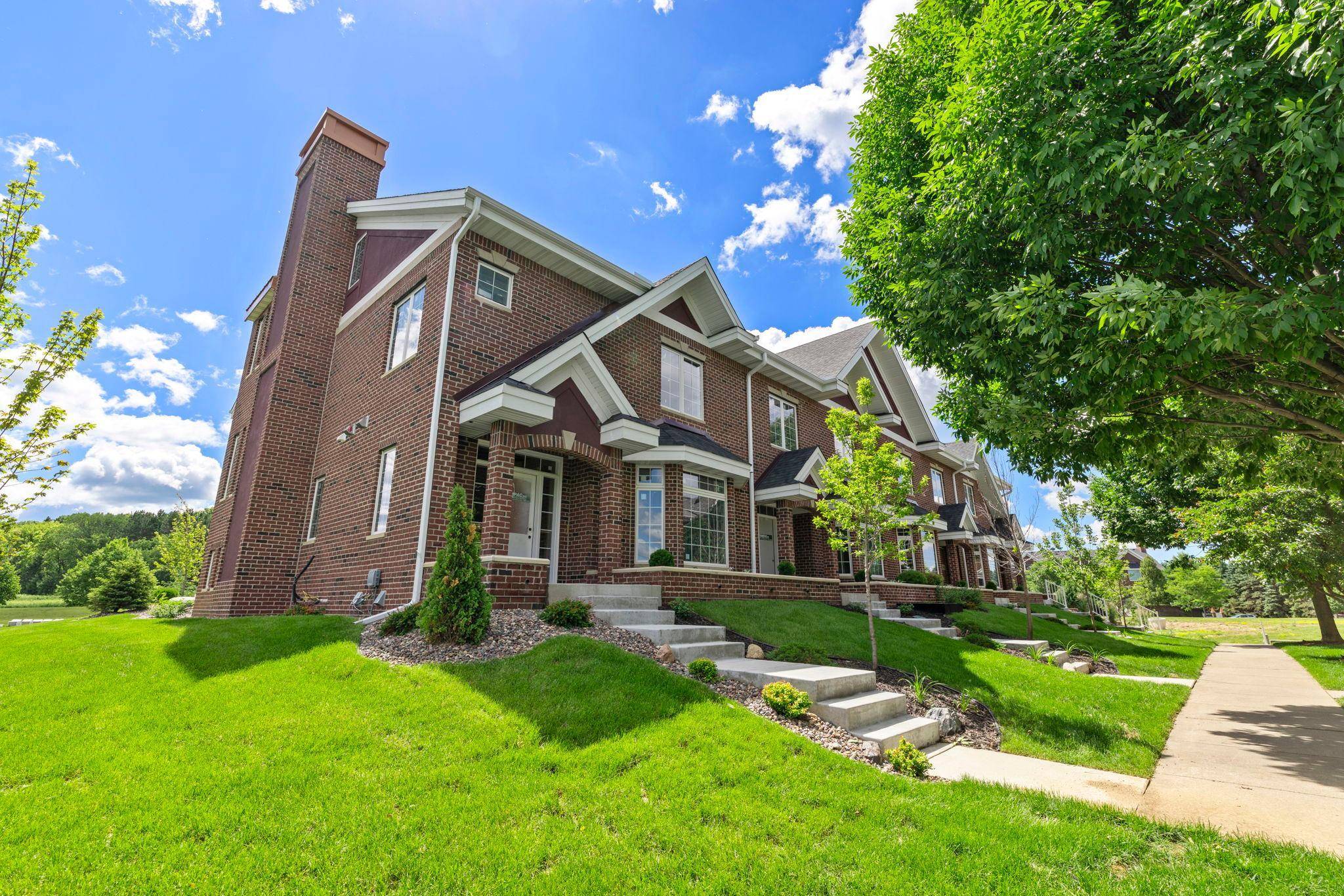 10814 Falling Water LN #B, Woodbury, MN 55129