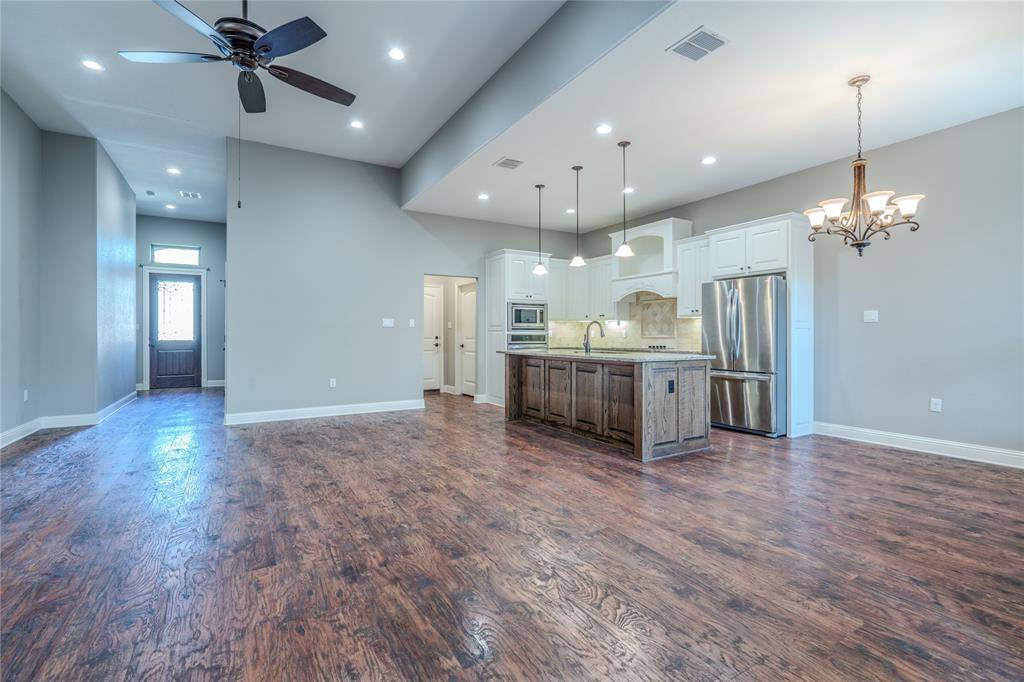 3005 Dry Creek Court, Decatur, TX 76234