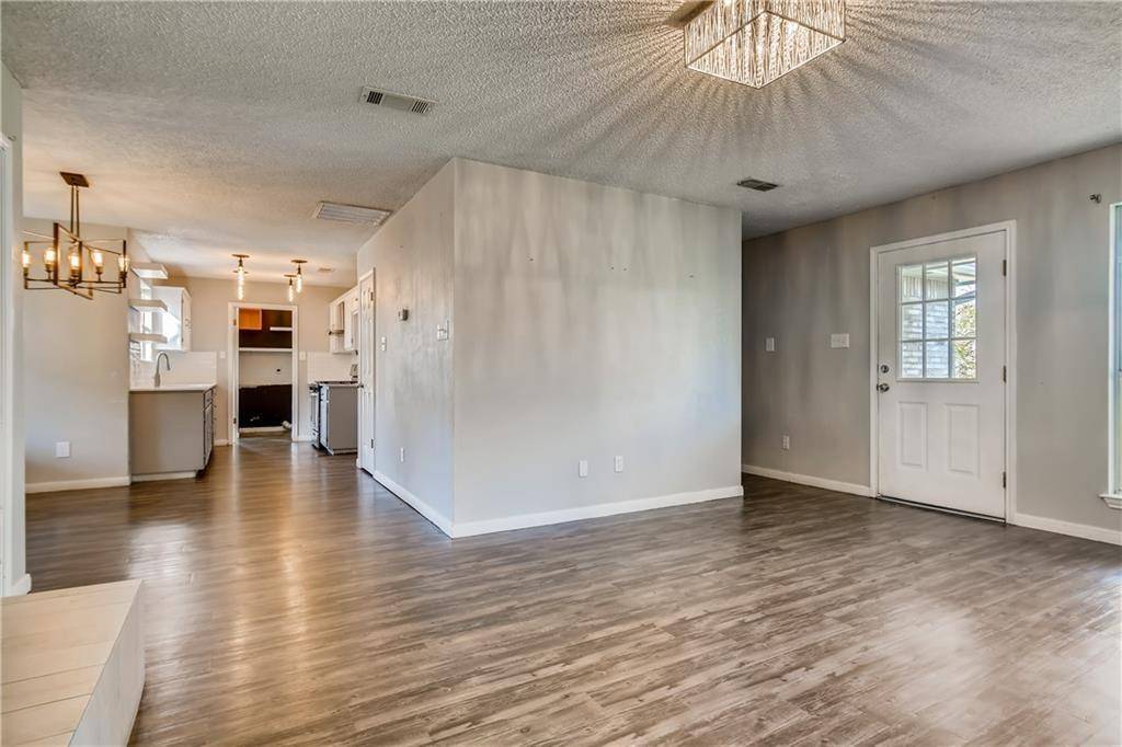2406 Stirrup DR, Round Rock, TX 78681