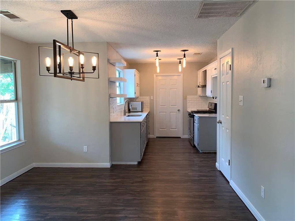 2406 Stirrup DR, Round Rock, TX 78681