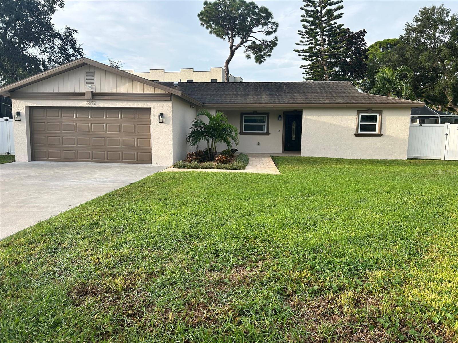 7892 SUNDOWN DR N, St Petersburg, FL 33709