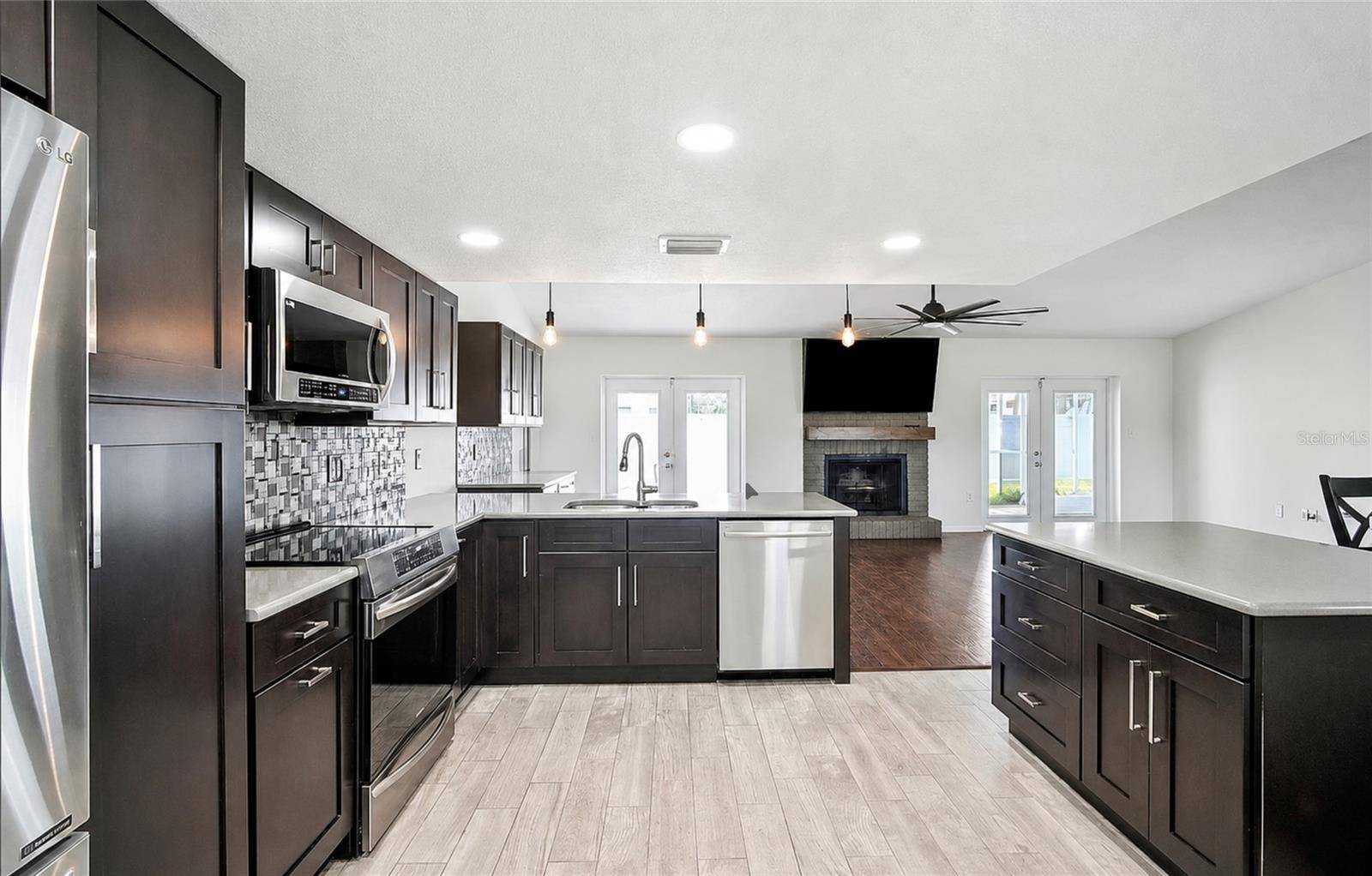 7892 SUNDOWN DR N, St Petersburg, FL 33709