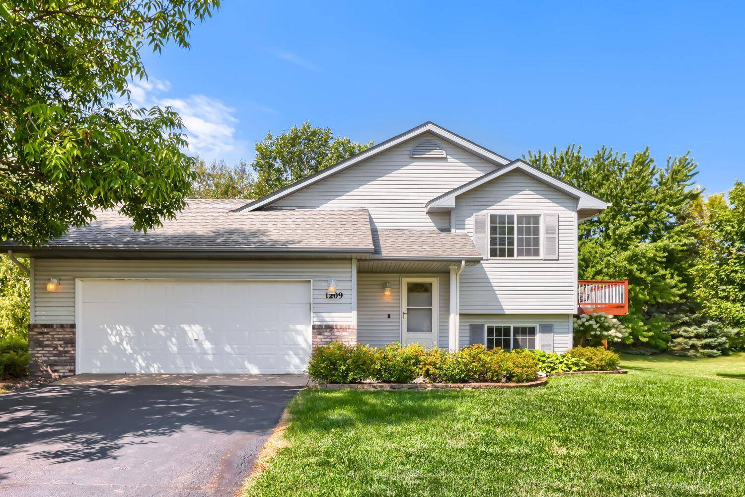 1209 Roberts RD, Buffalo, MN 55313