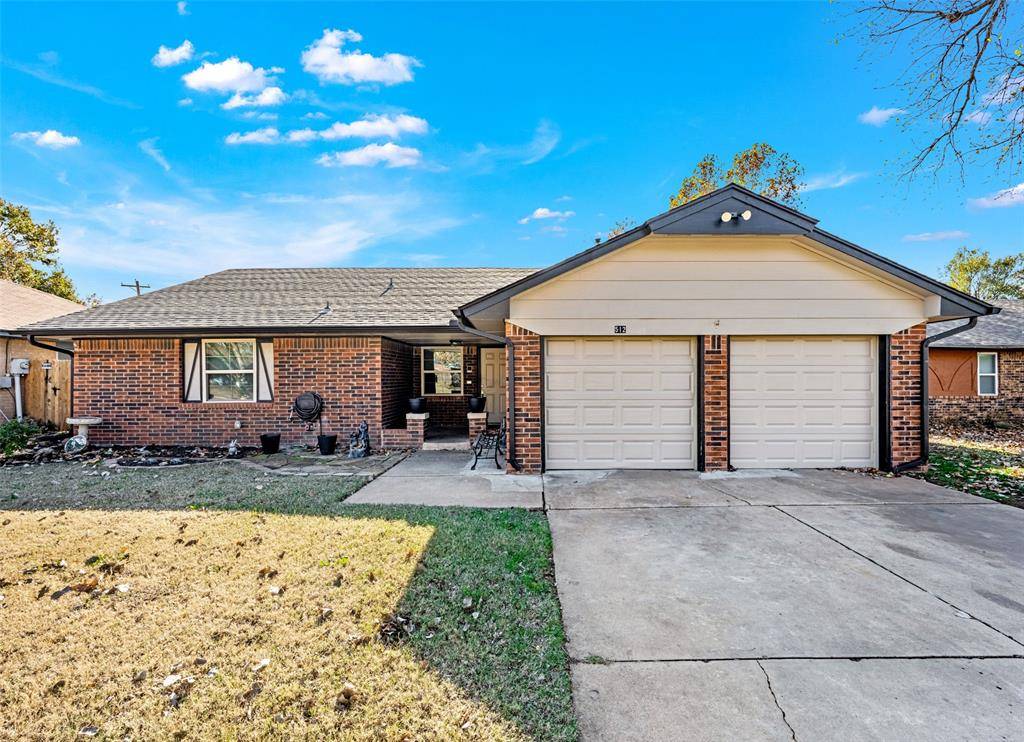 512 Wood Hollow LN, Moore, OK 73160