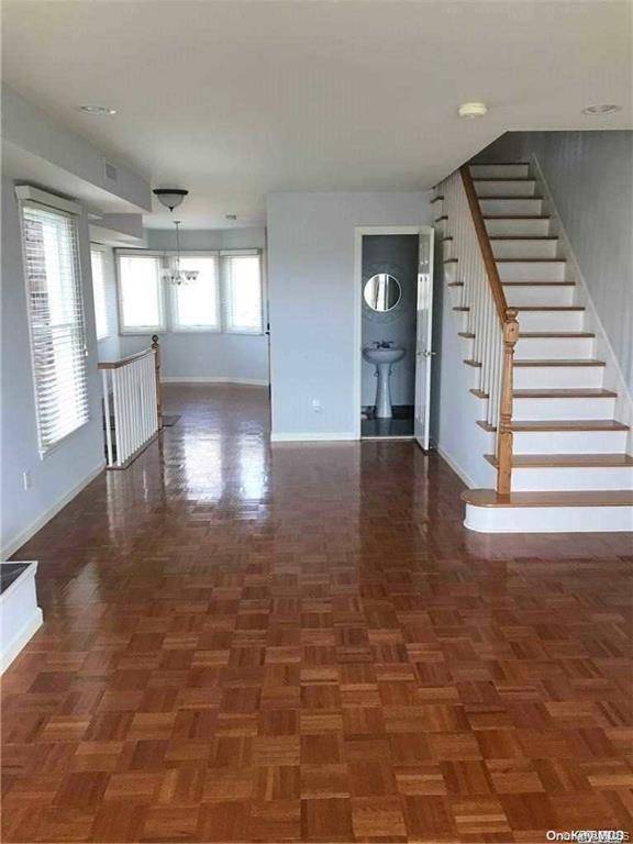 59 Sintsink DR #B, Port Washington, NY 11050