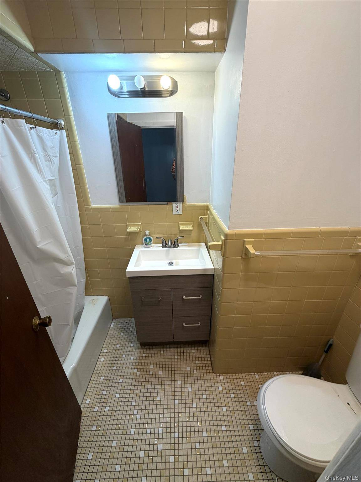 97 South AVE #1F, Poughkeepsie, NY 12601