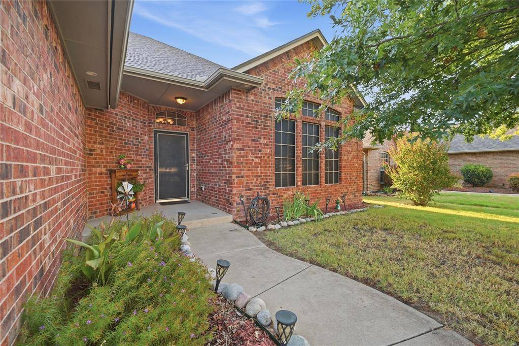 4220 Kensington DR, Moore, OK 73160