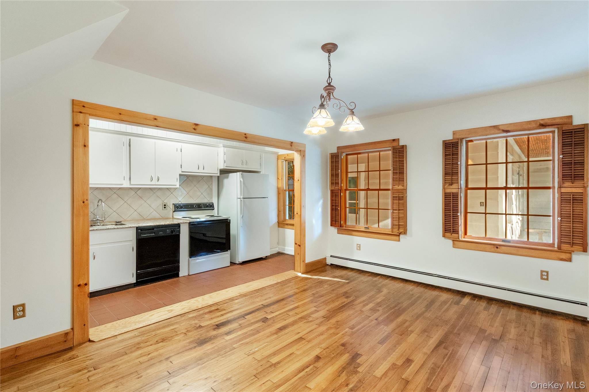 953 Ripley LN, Oyster Bay, NY 11771