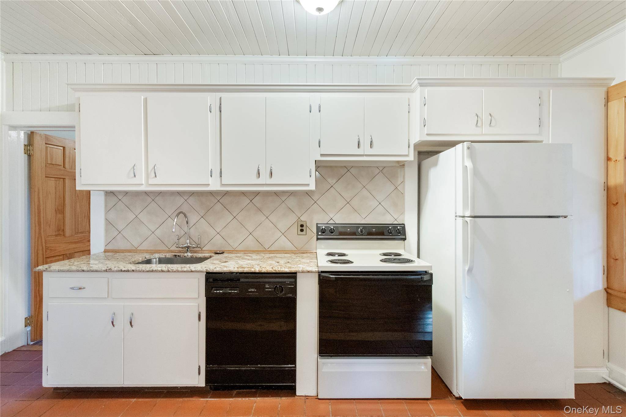 953 Ripley LN, Oyster Bay, NY 11771