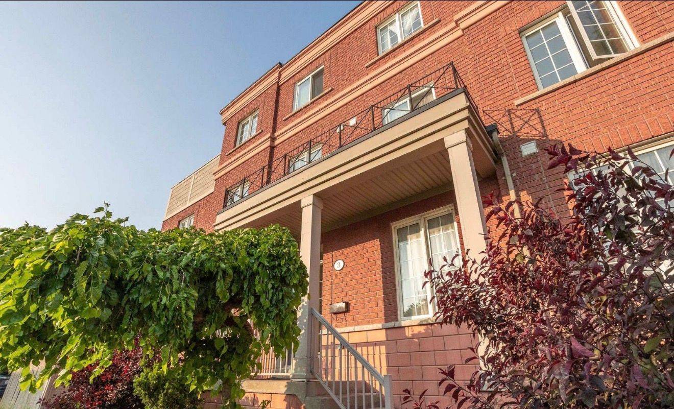 3 Herzberg GDNS, Toronto W05, ON M3J 3P5