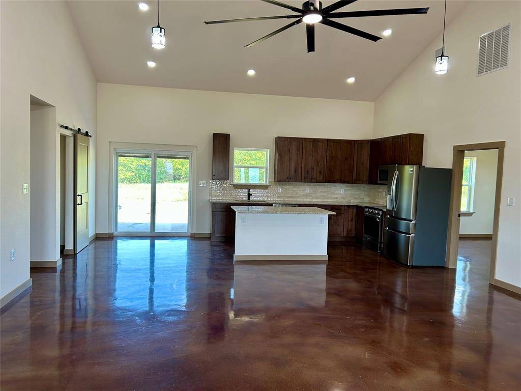 231 Hcr 1206, Blum, TX 76627