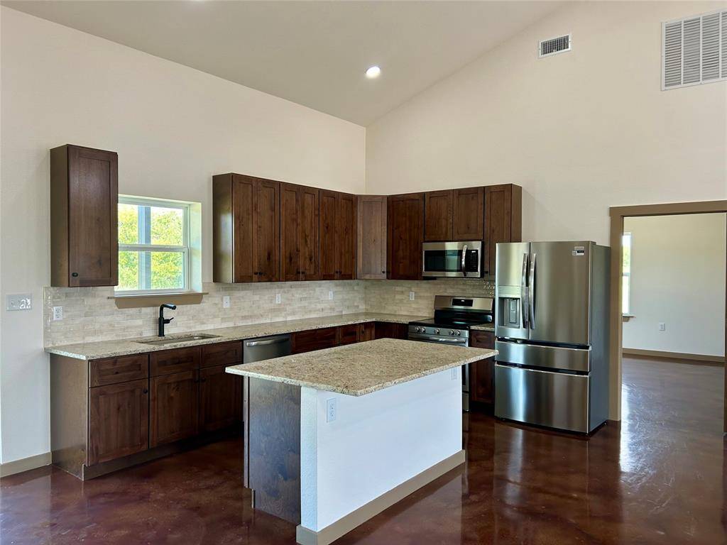 231 Hcr 1206, Blum, TX 76627
