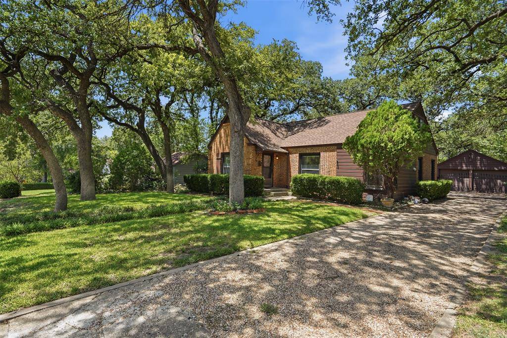 2113 Yucca Avenue, Fort Worth, TX 76111