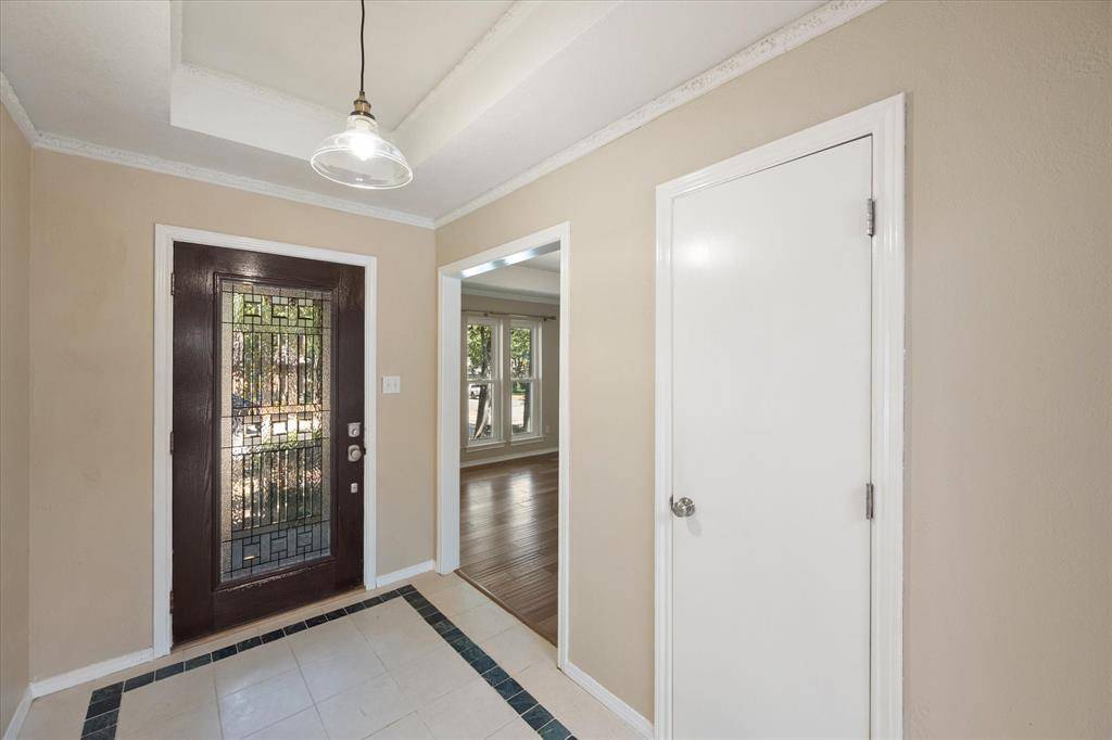 1919 Creek Wood Drive, Arlington, TX 76006